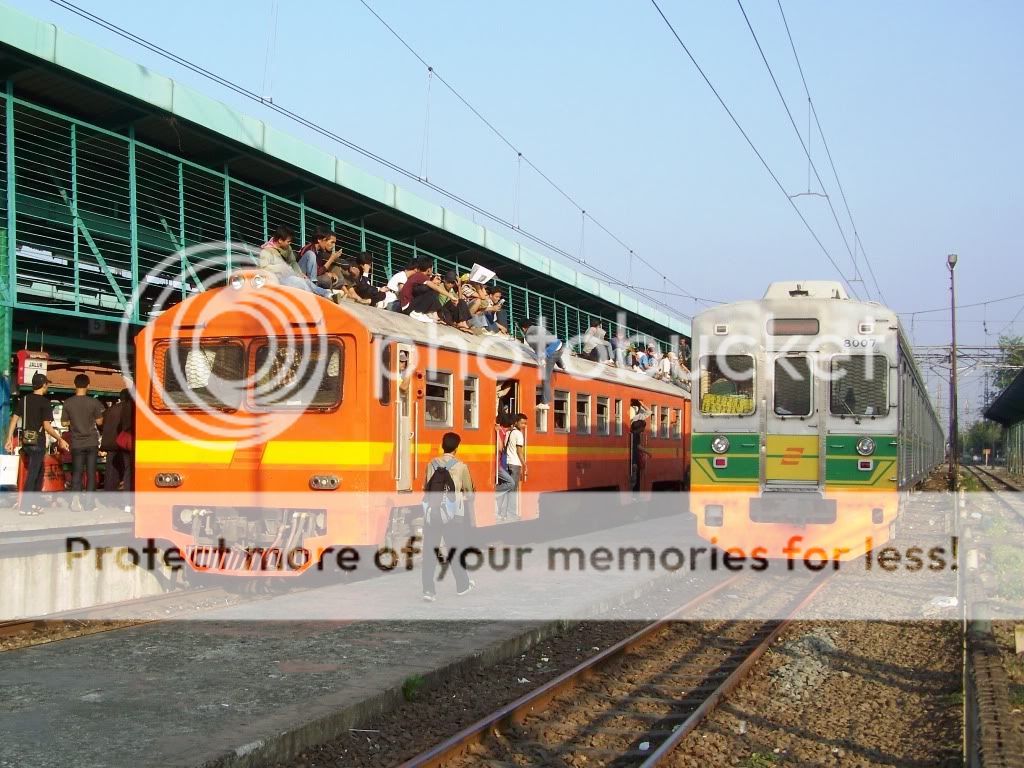 crowded southbound commuter train depart manggarai